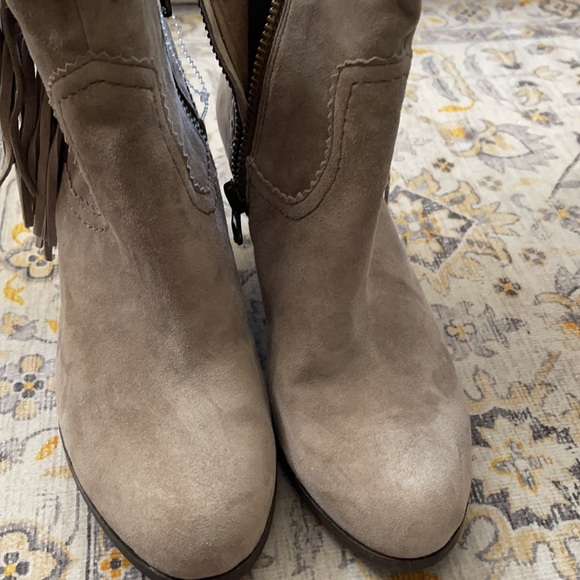 🎉🎉PRICE DROP🎉FRINGED BOOTIE BEIGE SOFT LEATHER SAM EDELMAN - Picture 8 of 13